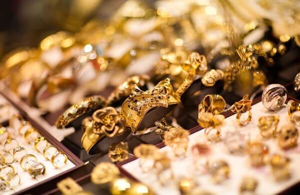 Nằm mơ thấy đồ trang sức bằng vàng có ý nghĩa gì? Đánh con số mấy?
