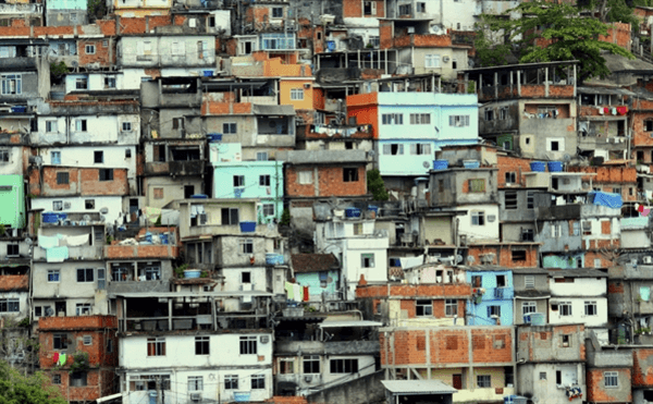 Sonhar com favela