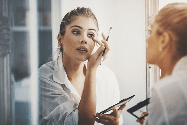 Sonhar com maquiagem: quais são os significados?